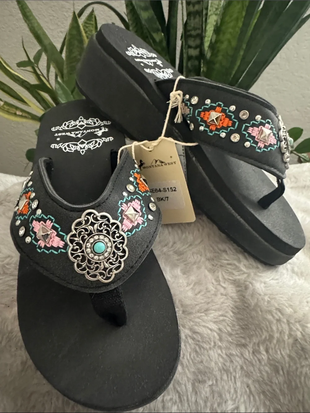 Montana West Black Wedge Sandals Embroidery & Rhinestone Turquoise Center Size 7